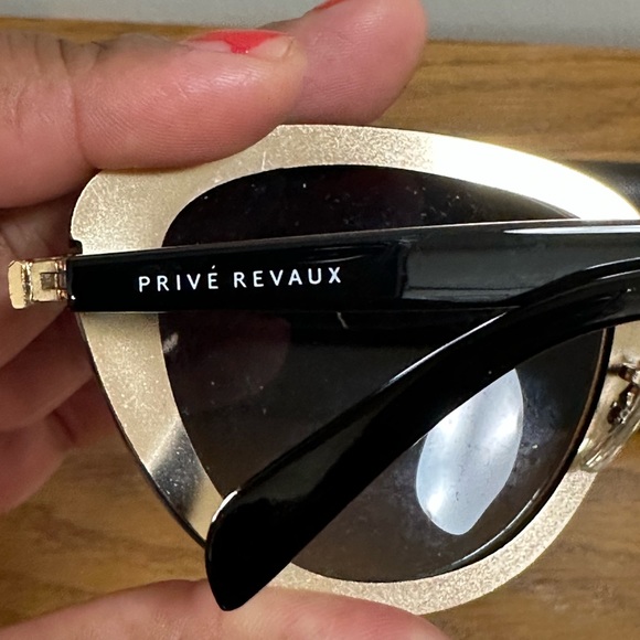 Privé Revaux The Monet Sunglasses Black/Gray - Picture 5 of 6
